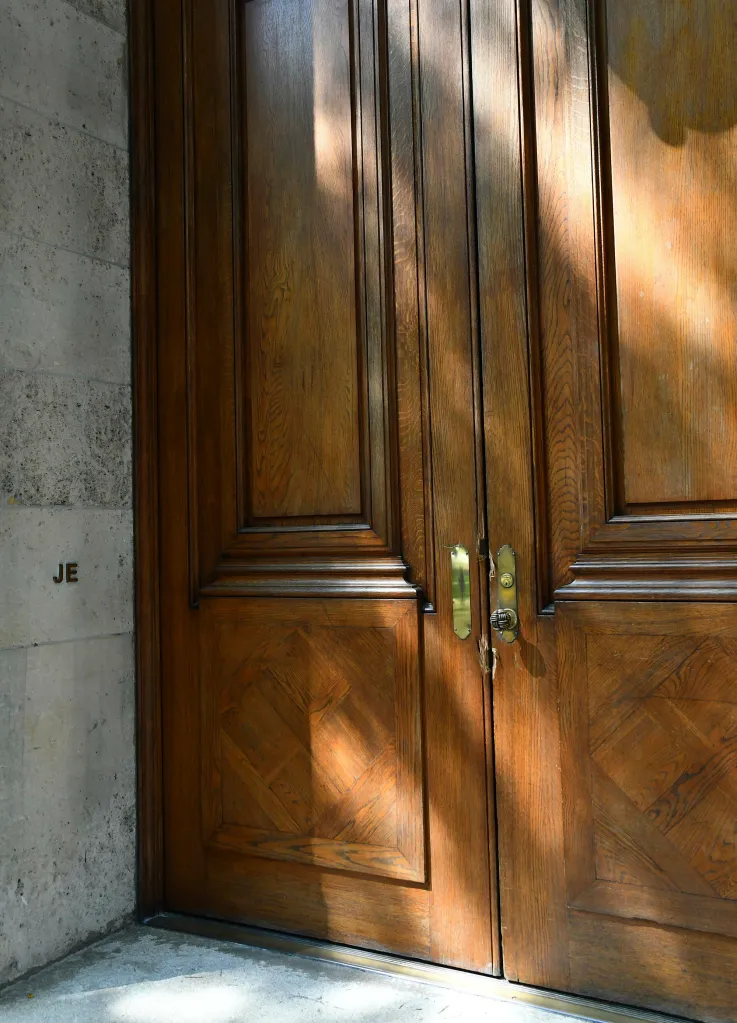 JE entrance at 9 East 71st Street